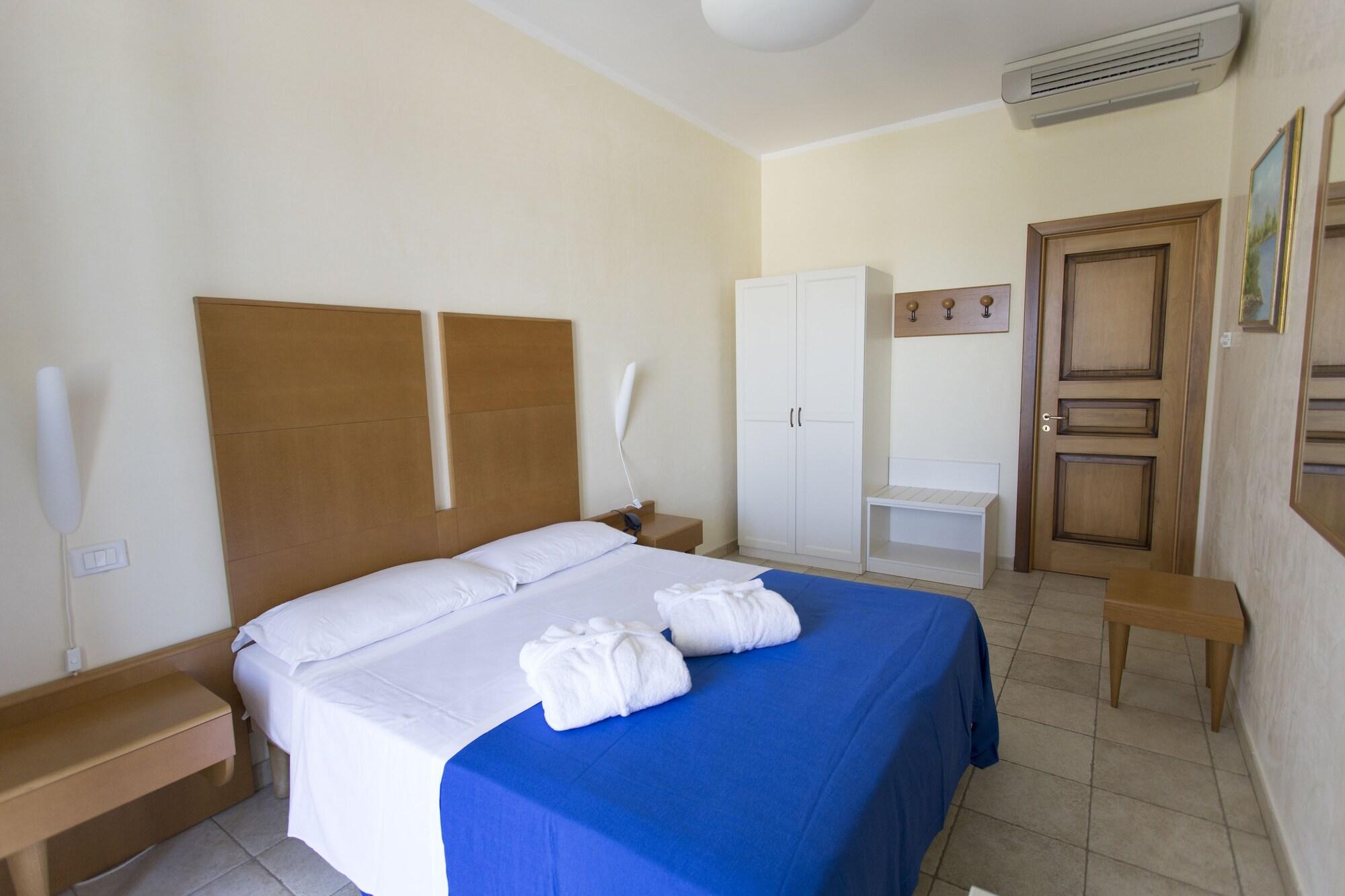 Hotel Resort Portoselvaggio Sant Isidoro  Buitenkant foto