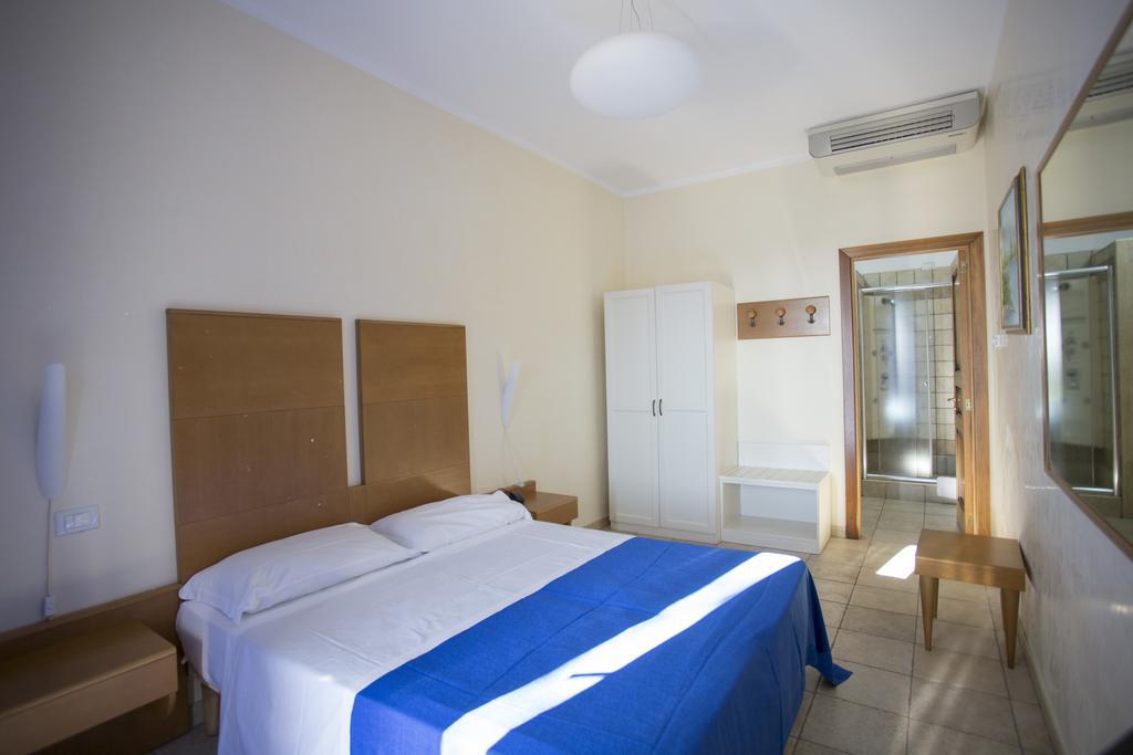 Hotel Resort Portoselvaggio Sant Isidoro  Buitenkant foto