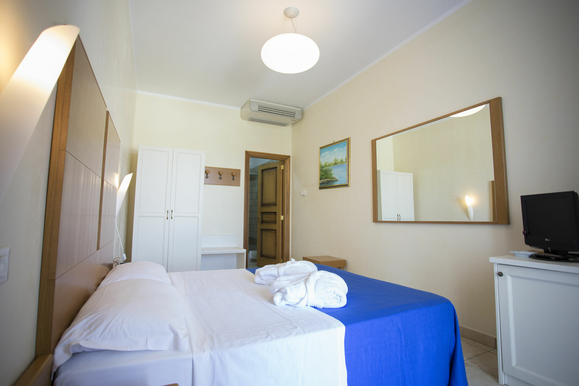 Hotel Resort Portoselvaggio Sant Isidoro  Buitenkant foto