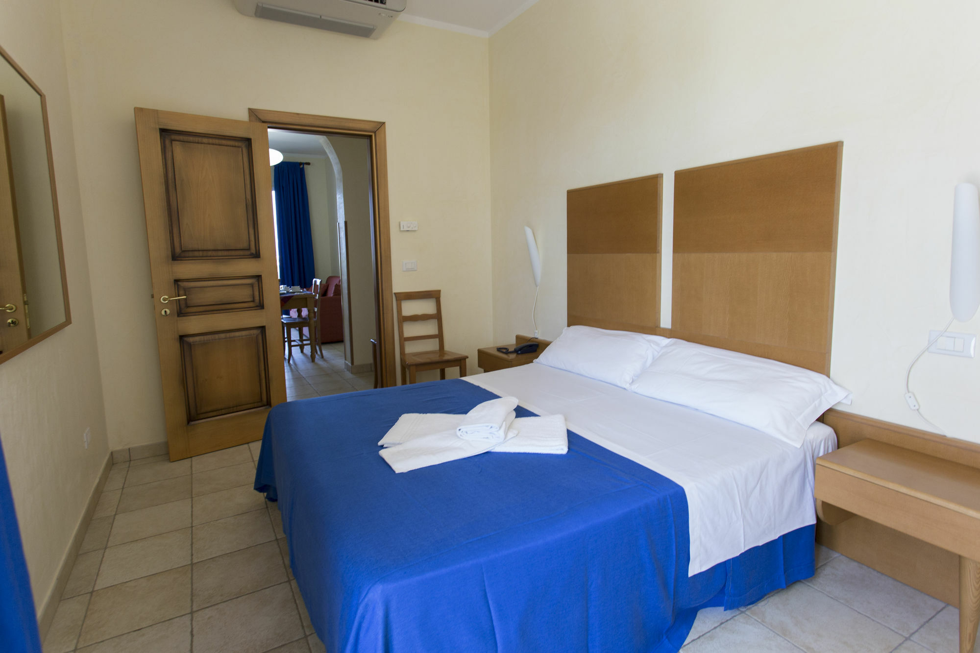 Hotel Resort Portoselvaggio Sant Isidoro  Buitenkant foto